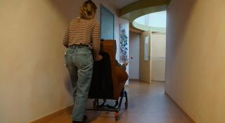 De Speelhoeve - foto van medewerker in de gang